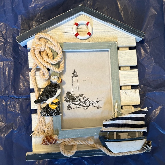 Wooden picture frame. - Picture 1 of 4